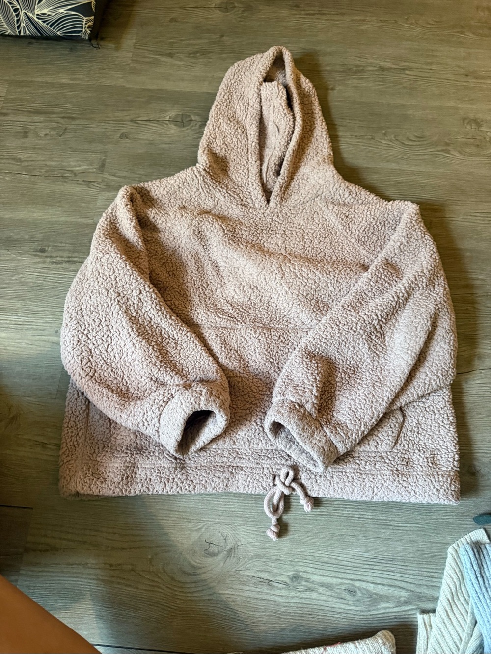 American Eagle Outfitters Plush Sherpa Hoodie in Light Blush